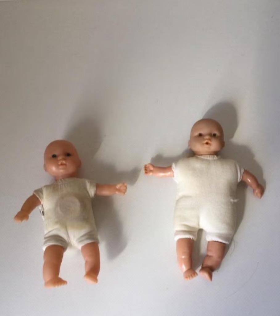 2 kleine popjes, Kinderen en Baby's, Speelgoed | Poppen, Ophalen of Verzenden