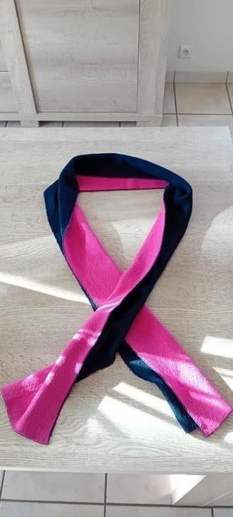 Écharpe bicolore rose et noir 170 cm, Vêtements | Femmes, Enlèvement ou Envoi, Comme neuf, Écharpe