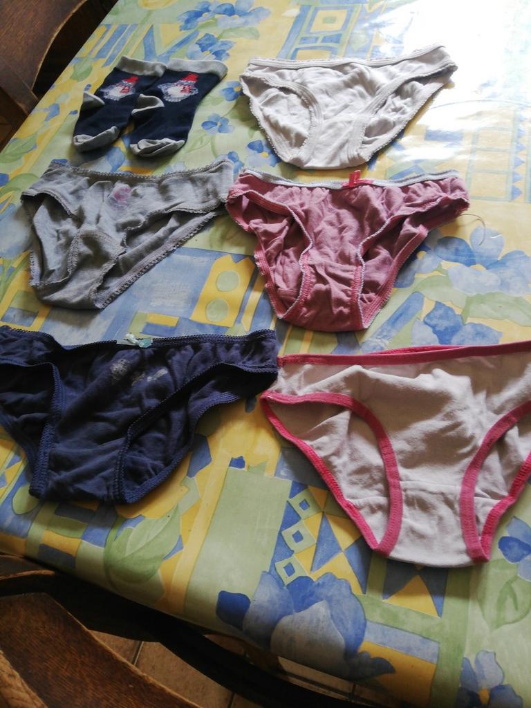 5 culottes et 1 paire de chaussettes. Taille 5-6 ans., Enlèvement ou Envoi, Comme neuf