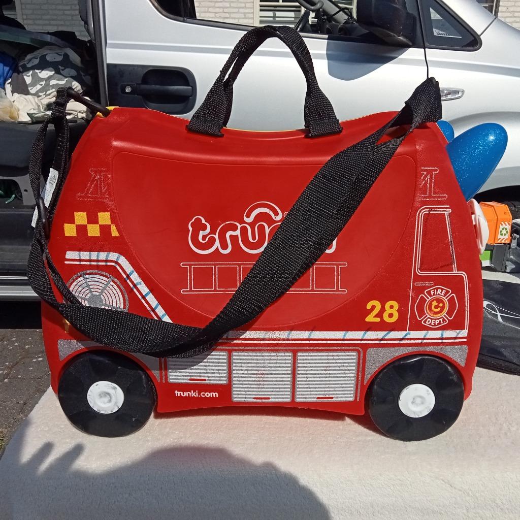 TRUNKY kinder reis valiesje om op te zitten., Handtassen en Accessoires, Koffers, Gebruikt, 50 tot 60 cm, Hard kunststof, Minder dan 35 cm