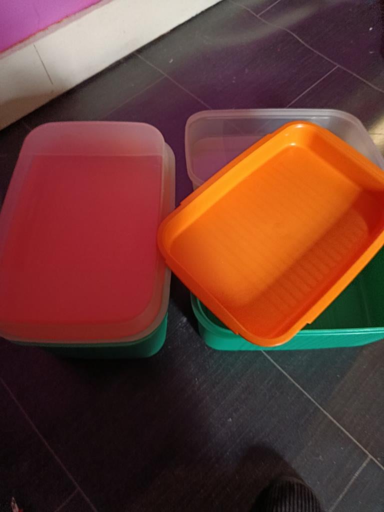 Bac à rangement de la marque Tupperware, Enlèvement