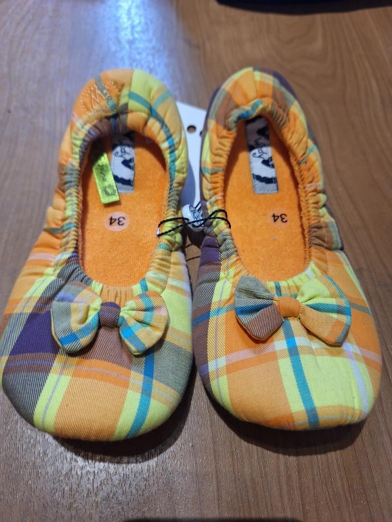 Woody,pantoffels,maat 33-34, Neuf, Garçon ou Fille, Enlèvement ou Envoi, Autres types