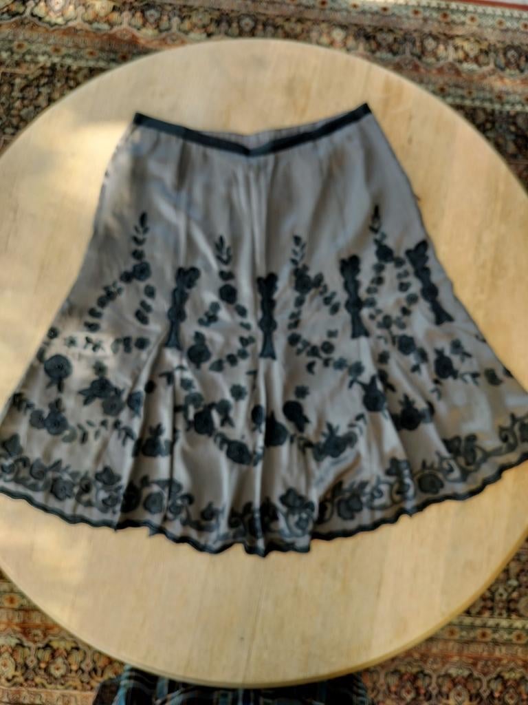 Rokje, Essentiel , zijde, met pareltjes, mt 40, Kleding | Dames, Maat 38/40 (M), Zwart, Ophalen of Verzenden, Zo goed als nieuw