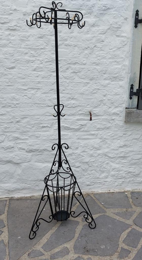 Porte manteaux, Enlèvement