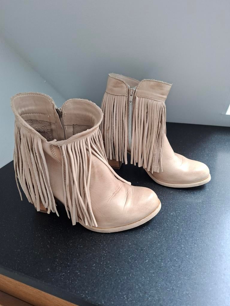 Beige enkellaarzen, Beige, Lage of Enkellaarzen, Ophalen of Verzenden, Zo goed als nieuw