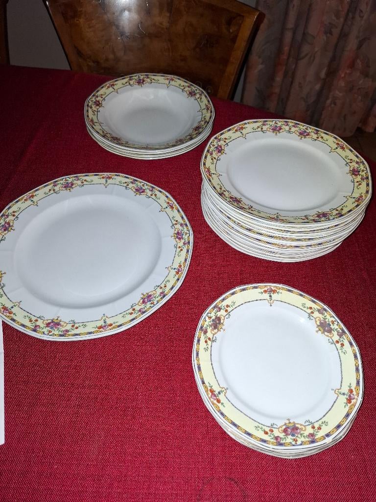 1lot borden Victoria Porelite Czechoslovakia, Huis en Inrichting, Keuken | Servies, Ophalen, Gebruikt, Bord(en), Overige stijlen
