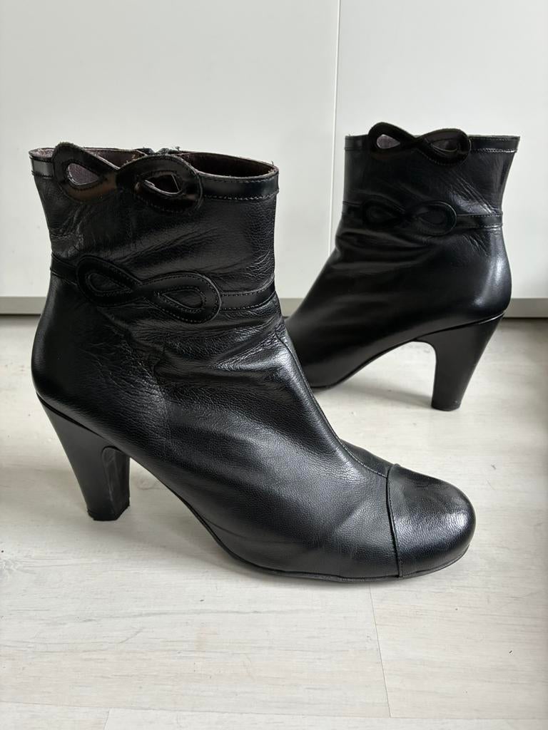 Zapa Negra Spaanse leren enkellaarsjes maat 42, Kleding | Dames, Zwart, Lage of Enkellaarzen, Ophalen of Verzenden, Gedragen