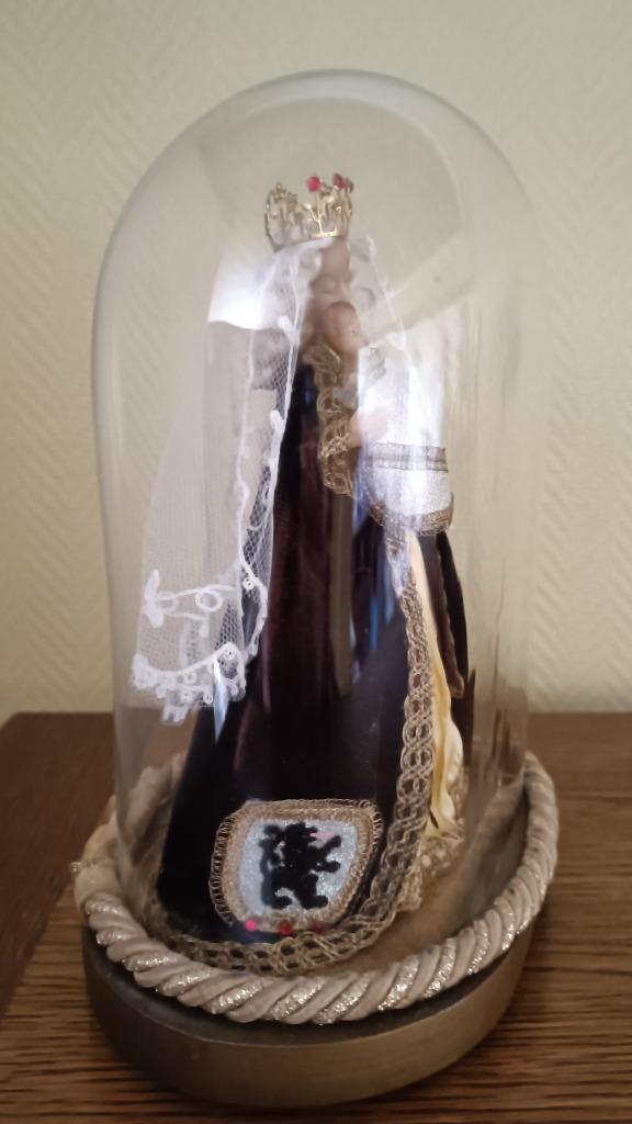 Onze Lieve Vrouw van Vlaanderen onder glazen stolp, Antiek en Kunst, Ophalen