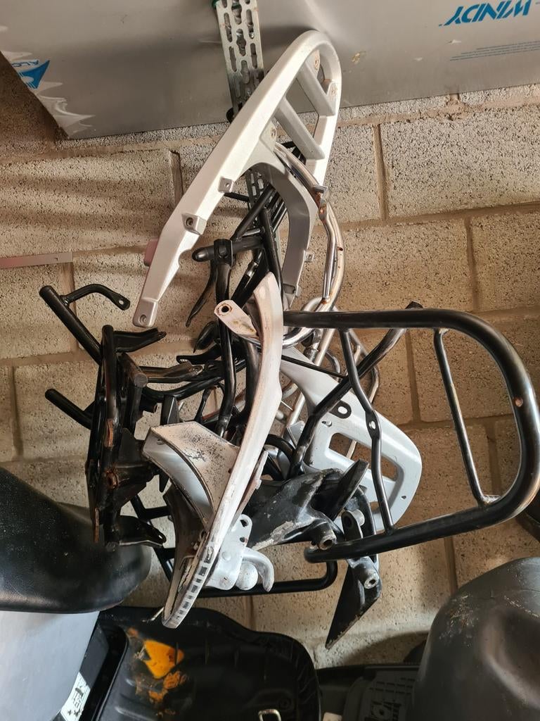 Porte-bagages arrière divers, scooter 50cc, tous modèles et, Vélos & Vélomoteurs, Enlèvement ou Envoi