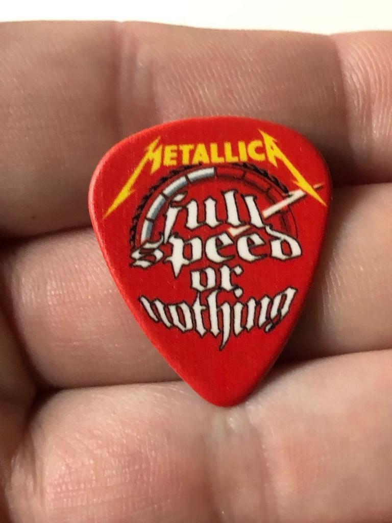 Metallica rare red 2025 Guitarpick plectrum, Cd's en Dvd's, Cd's | Hardrock en Metal, Zo goed als nieuw, Ophalen of Verzenden