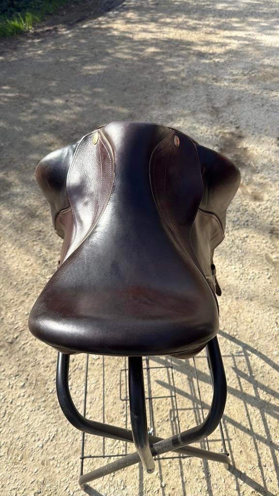 Selle de dressage Harry Dabs, 18 pouces, monofeuille, Enlèvement, Utilisé, Dressage
