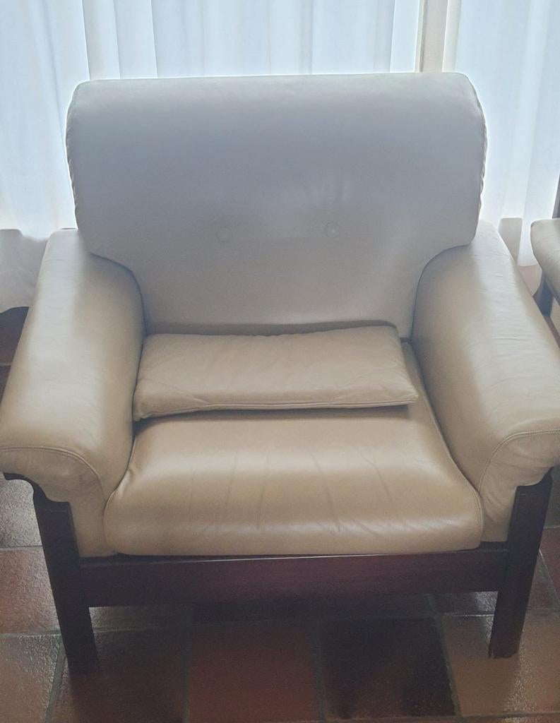 2 sièges en cuir ivoire avec structure en bois, Enlèvement