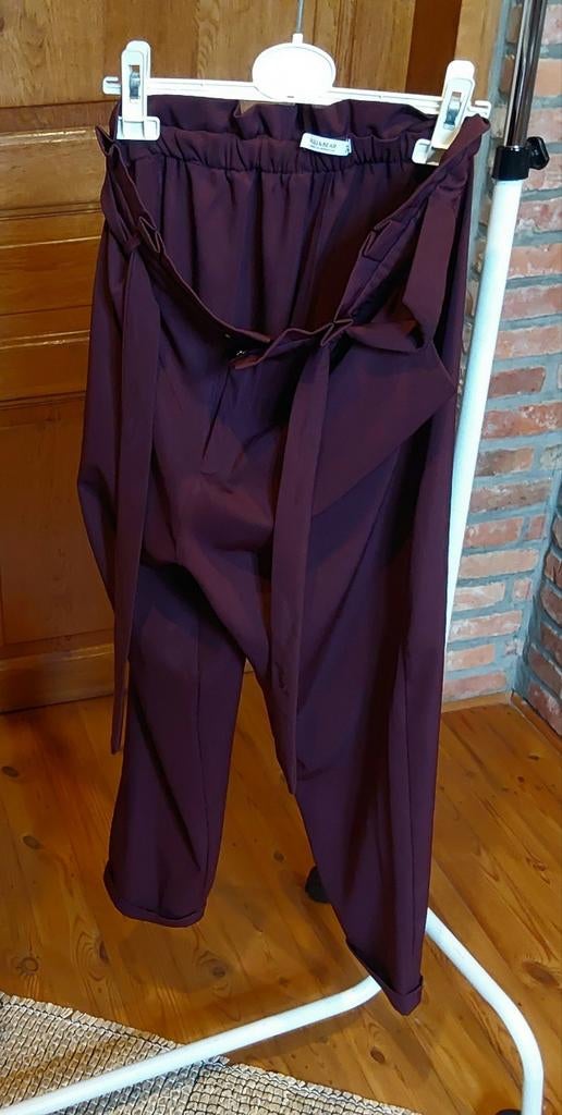 2 TM-broeken van bordeauxrood en beige polyester, Kleding | Dames, Ophalen of Verzenden, Zo goed als nieuw, Maat 38/40 (M), Beige