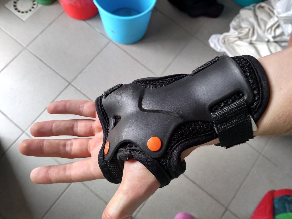 set polsbeschermer kind rolschaatsen skaten, Sport en Fitness, Ophalen of Verzenden, Zo goed als nieuw