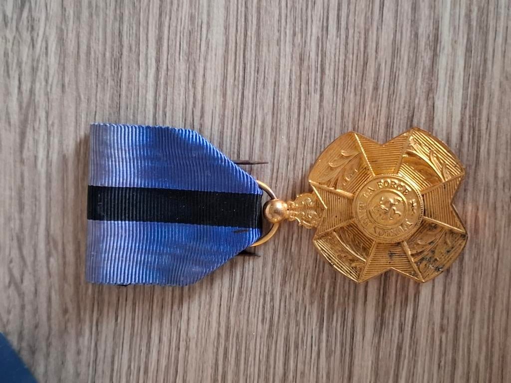 Médaille de l'Ordre Léopold II, Envoi