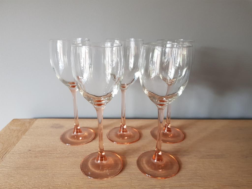 5 Wijnglazen Luminarc met roze voet, Enlèvement