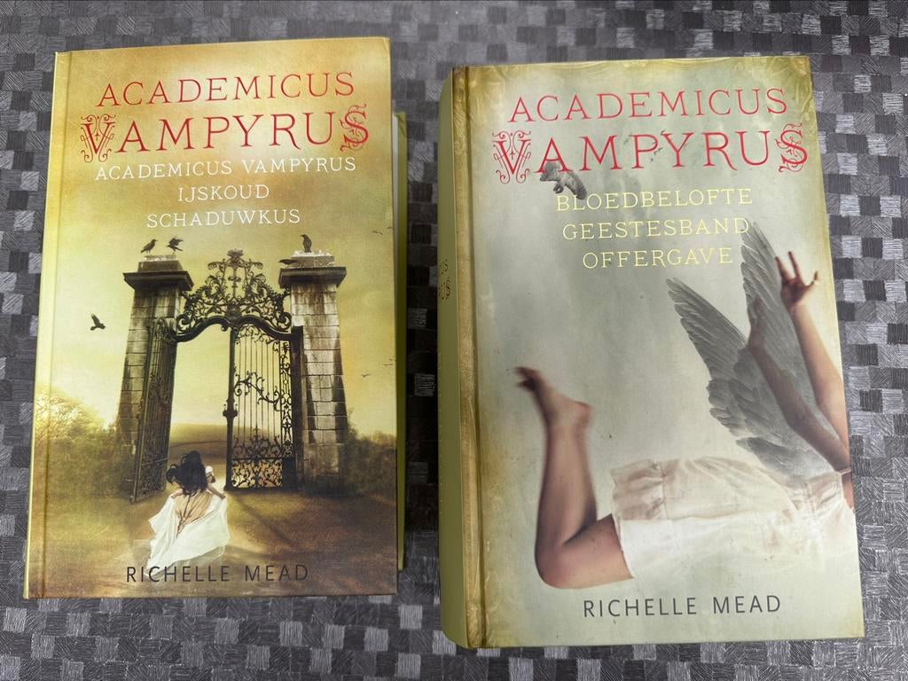 Richelle Mead - Academicus Vampyrus, Boeken, Nieuw, Ophalen of Verzenden, Richelle Mead