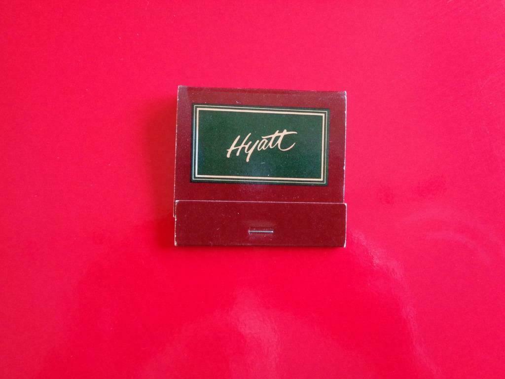 Pochettes allumettes complètes: USA "HYATT". Vintage 1987, Collections, Enlèvement ou Envoi, Utilisé, Boîtes ou marques d'allumettes