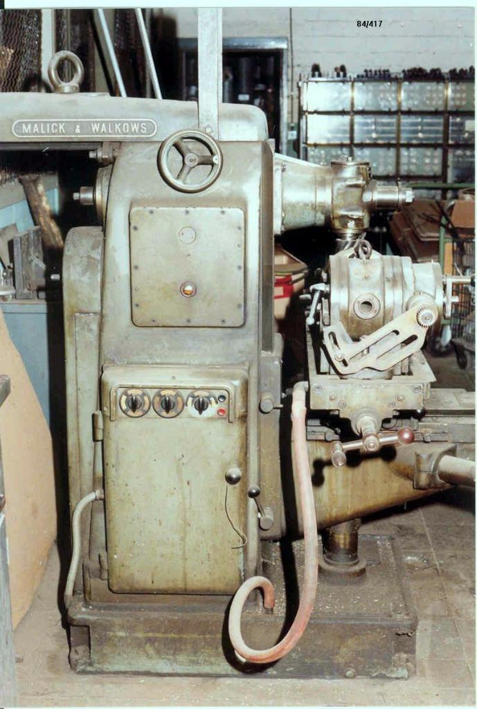 1 FRAISEUSE UNIVERSELLE, "MALICK & WALKOWS", type V.I.RE, Enlèvement, Utilisé, Électrique
