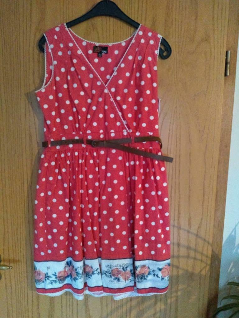 Rood-roze retrokleedje met witte stippen van het merk Yumi, Maat 38/40 (M), Ophalen of Verzenden, Zo goed als nieuw, Knielengte