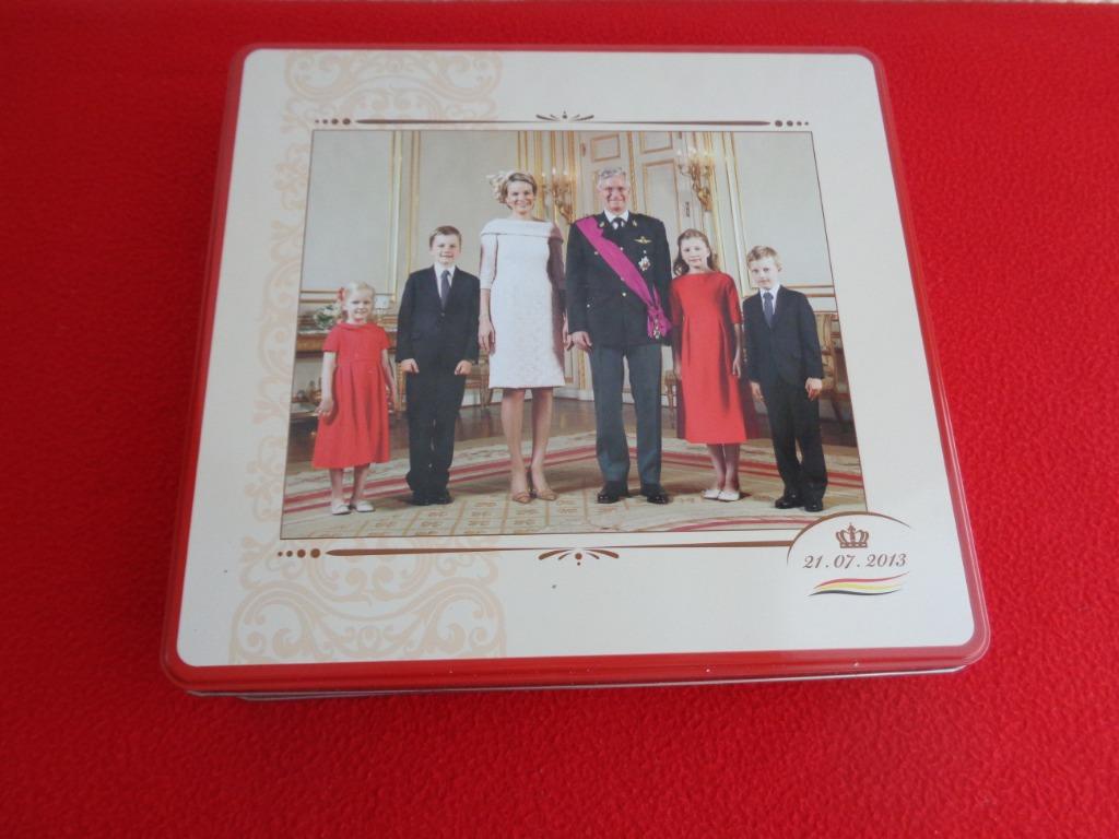 Boîte Métal. Famille royale de Belgique. Bordeaux., Collections, Enlèvement ou Envoi, Comme neuf, Autre, Autres marques