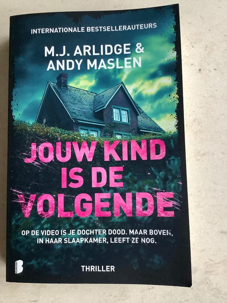 Boek : Jouw kind is de volgende, Ophalen of Verzenden, Zo goed als nieuw, M.J. Arlidge