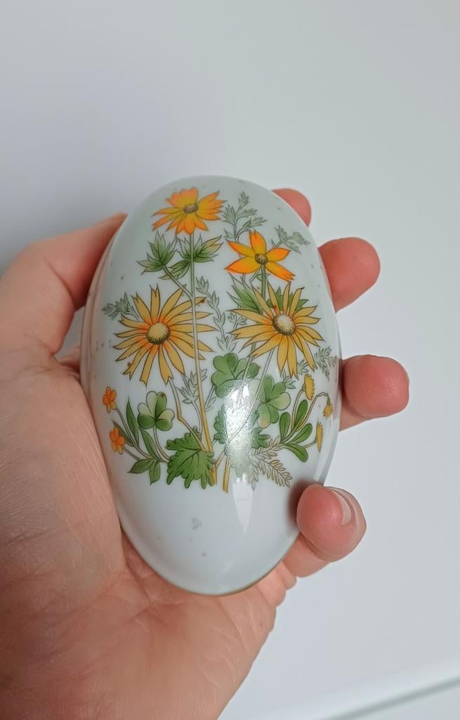 Boîte à œufs avec fleurs, Enlèvement ou Envoi
