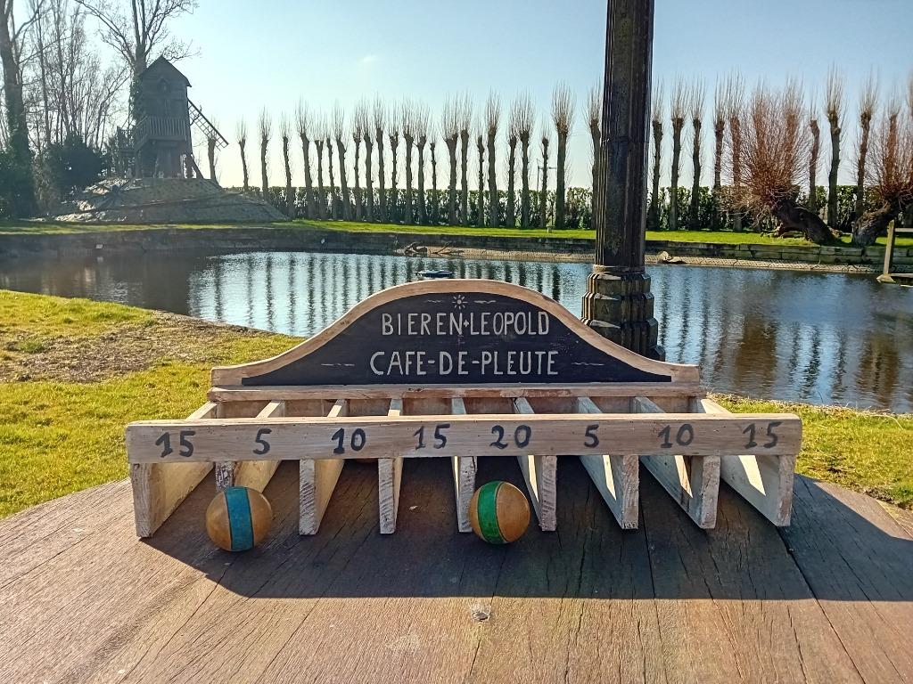 TE HUUR  volksspelen Trou Madame, Ophalen, Nieuw