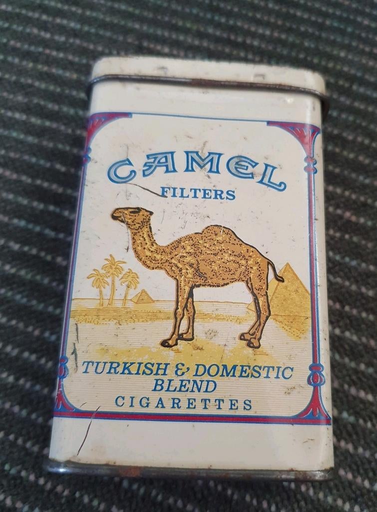 Oude metalen blikken doos van Camel sigaretten., Verzamelen, Merken en Reclamevoorwerpen, Ophalen of Verzenden, Gebruikt, Verpakking