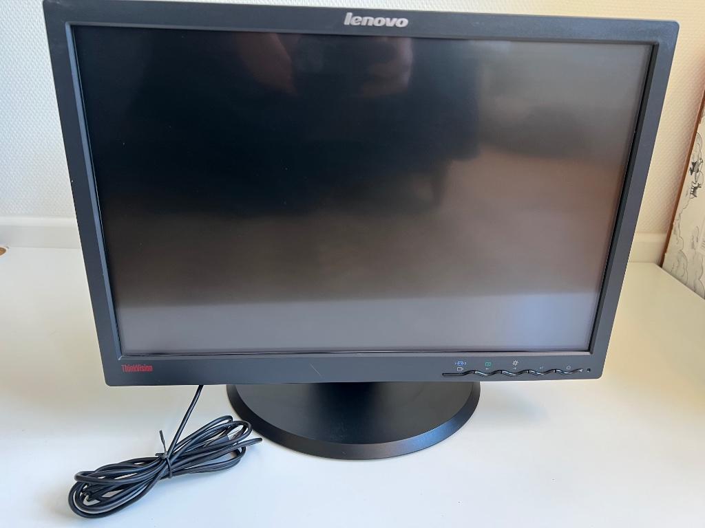 Lenovo beeldscherm, Computers en Software, Monitoren, 3 tot 5 ms, Verzenden, 61 t/m 100 Hz, In hoogte verstelbaar