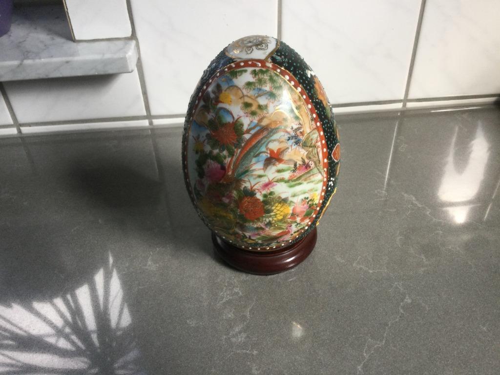 Decoratief porseleinen ei  handbeschilderd  bloemen & vogels, Ophalen
