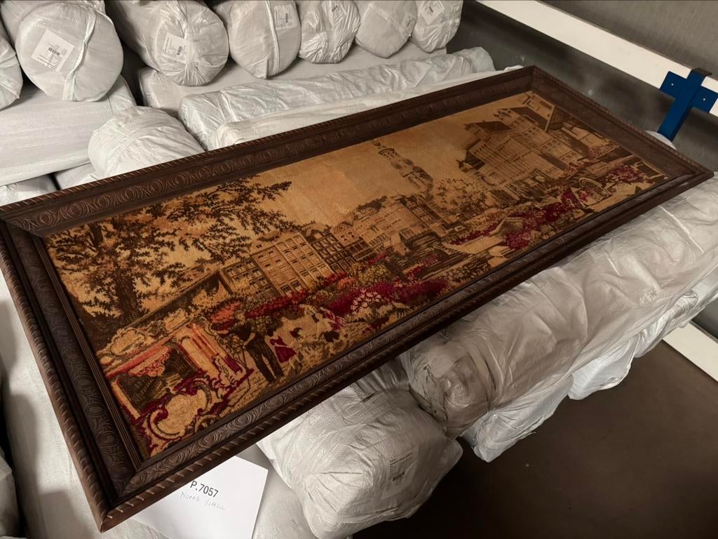 Grande chambre ancienne avec moquette, Enlèvement