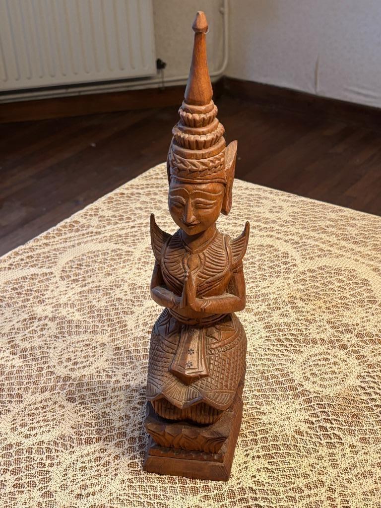 Beeldje ui Thailand, Ophalen