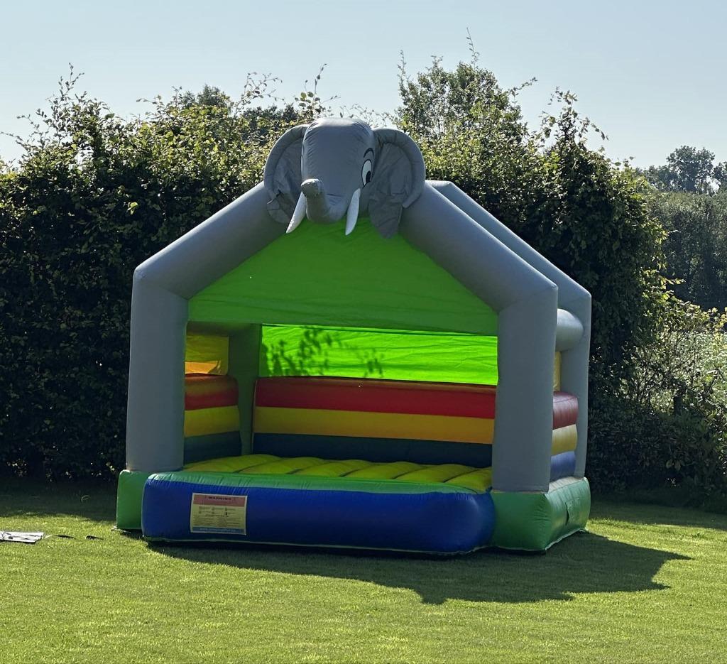 Springkasteel overdekt olifant in nieuwstaat, Enlèvement, Comme neuf, Article de fête