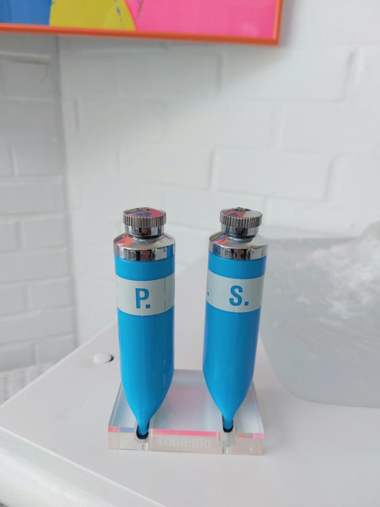 Salière et poivrière tube peinture bleu turquoise socle plex, Enlèvement ou Envoi