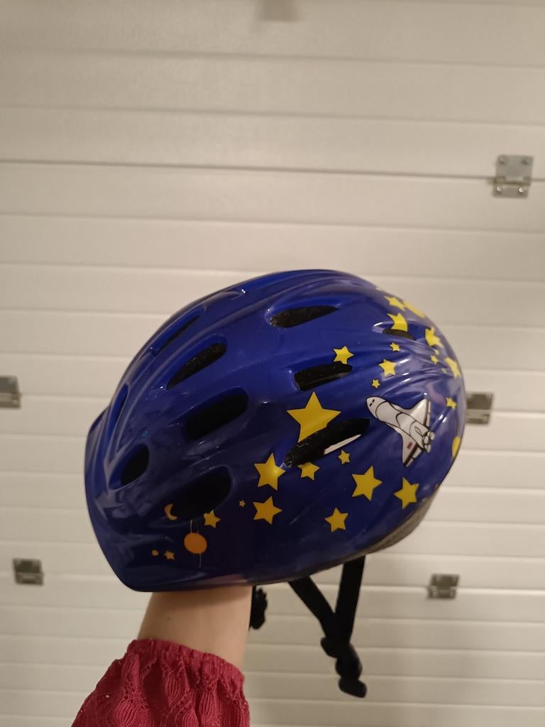 Kinderfietshelm met raketten en sterren mt52-56, Ophalen, Zo goed als nieuw, S, Jongen of Meisje