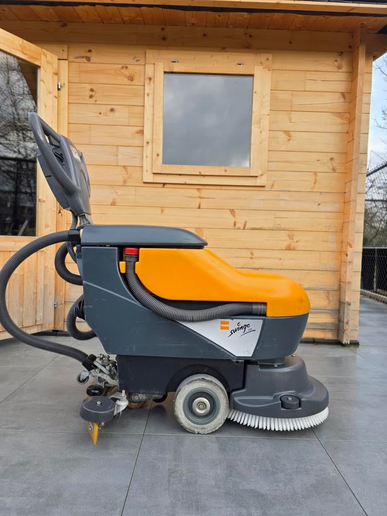 Taski 450B Schrobzuigmachine Nieuwe Gel accu's, Enlèvement ou Envoi, Utilisé, Machine de nettoyage à brosse