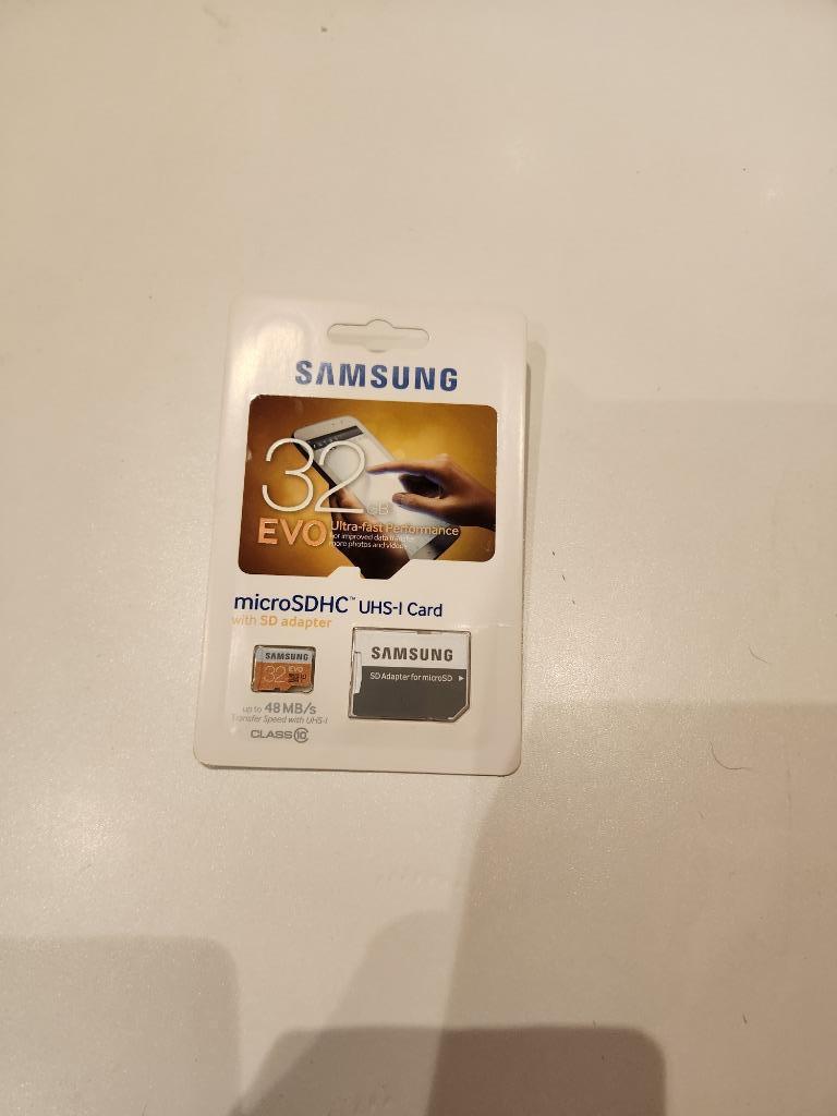 SAMSUNG 32GB EVO SDHC Ultra fast performance NEUVE, Audio, Tv en Foto, Foto | Geheugenkaarten, 32 GB, Nieuw, Ophalen of Verzenden