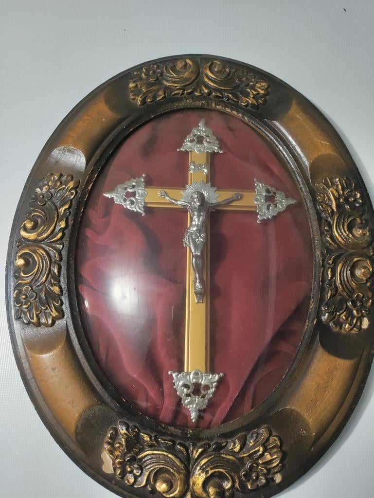 Crucifix religieux encadré, Ophalen