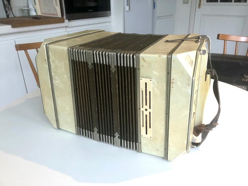 Bandoneon chromatique Fratelli Crozio, Musique & Instruments, Avec valise ou boîte, Utilisé, Autres types, Chromatique