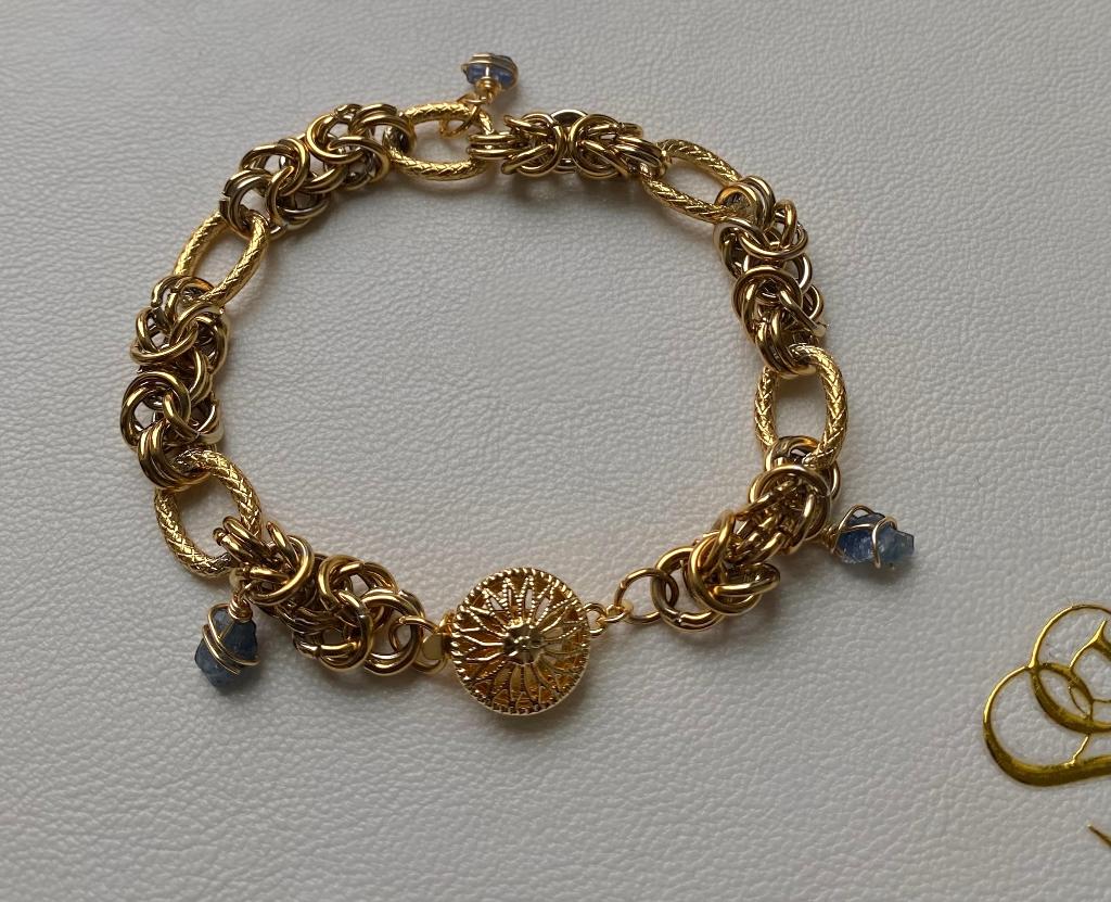 Armband ruwe saffier verguld 18k, Staal, Blauw, Nieuw, Ophalen of Verzenden
