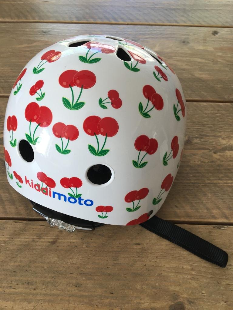 KIDDIMOTO, helm met kersjes maat 48 - 53 cm (maat S), Fietsen en Brommers, Jongen of Meisje, Ophalen of Verzenden, Zo goed als nieuw