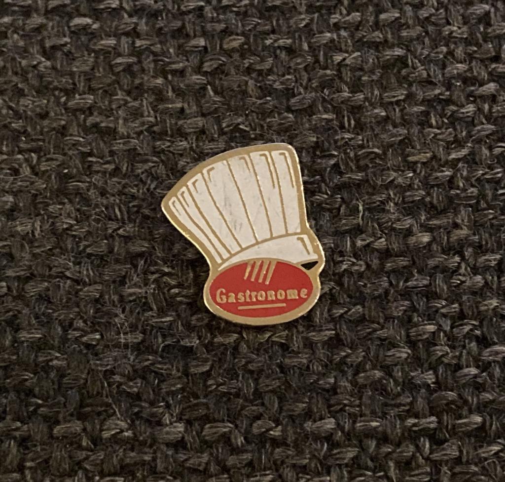 PIN - GASTRONOME - CHEF - KOK, Envoi, Utilisé, Autres sujets/thèmes, Insigne ou Pin's
