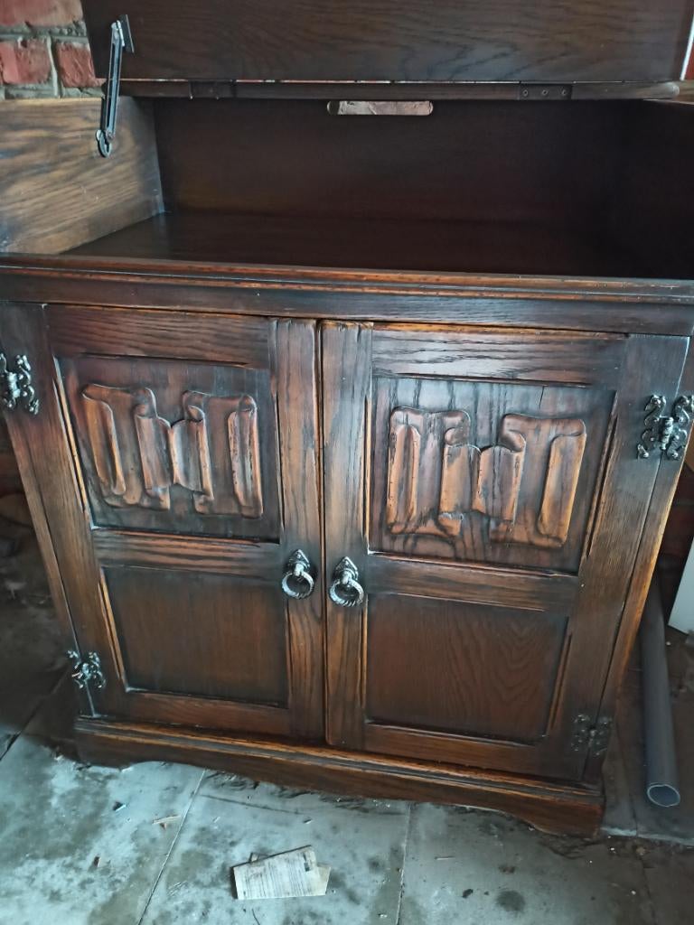 Armoire ancienne chaine stéréo, Antiquités & Art, Antiquités | Meubles | Armoires, Enlèvement