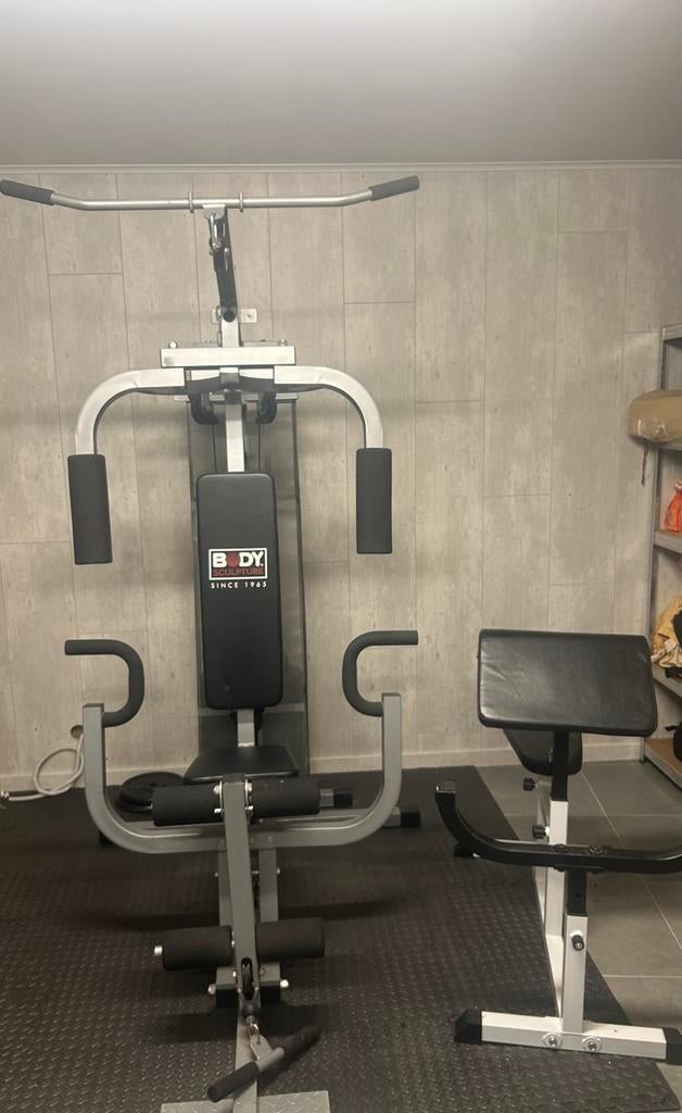 Krachtstation en halterbank, Sport en Fitness, Fitnessapparatuur, Ophalen, Benen, Gebruikt, Krachtstation