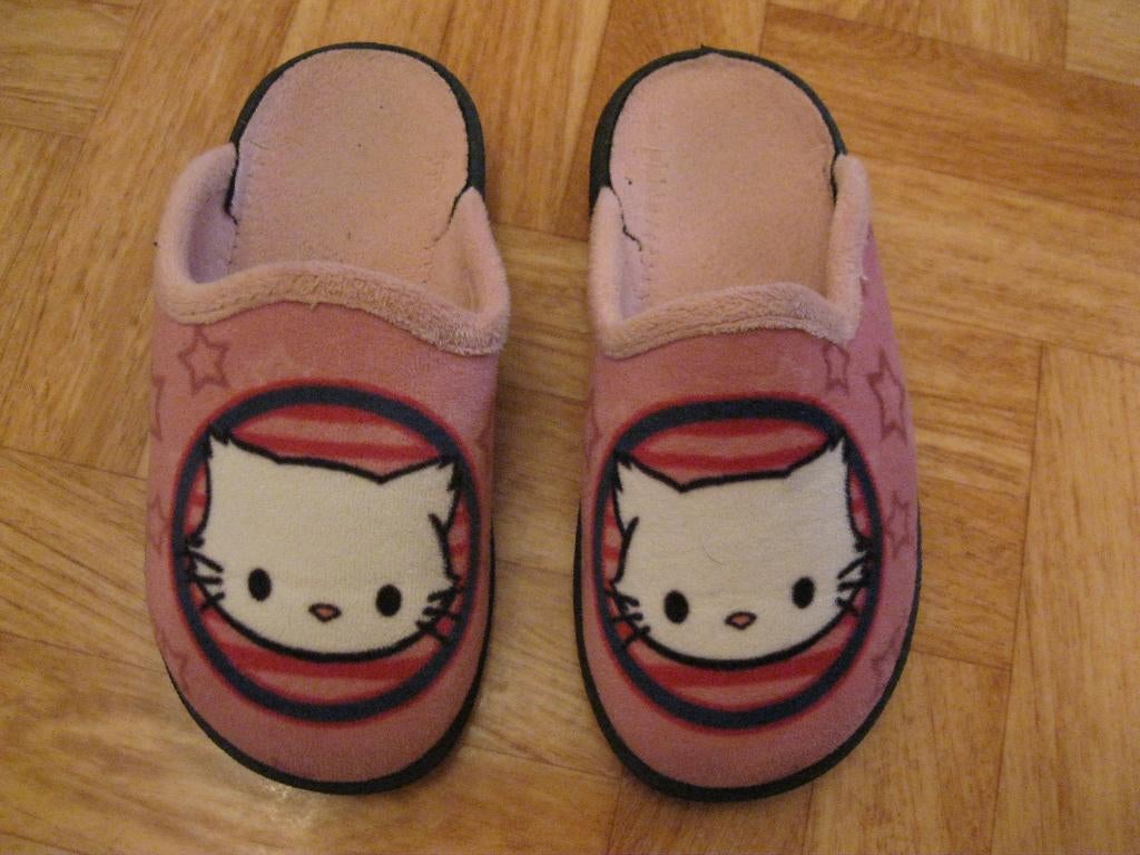 Pantoufles Hello Kitty roses 28, Enlèvement ou Envoi, Utilisé, Chaussures, Fille