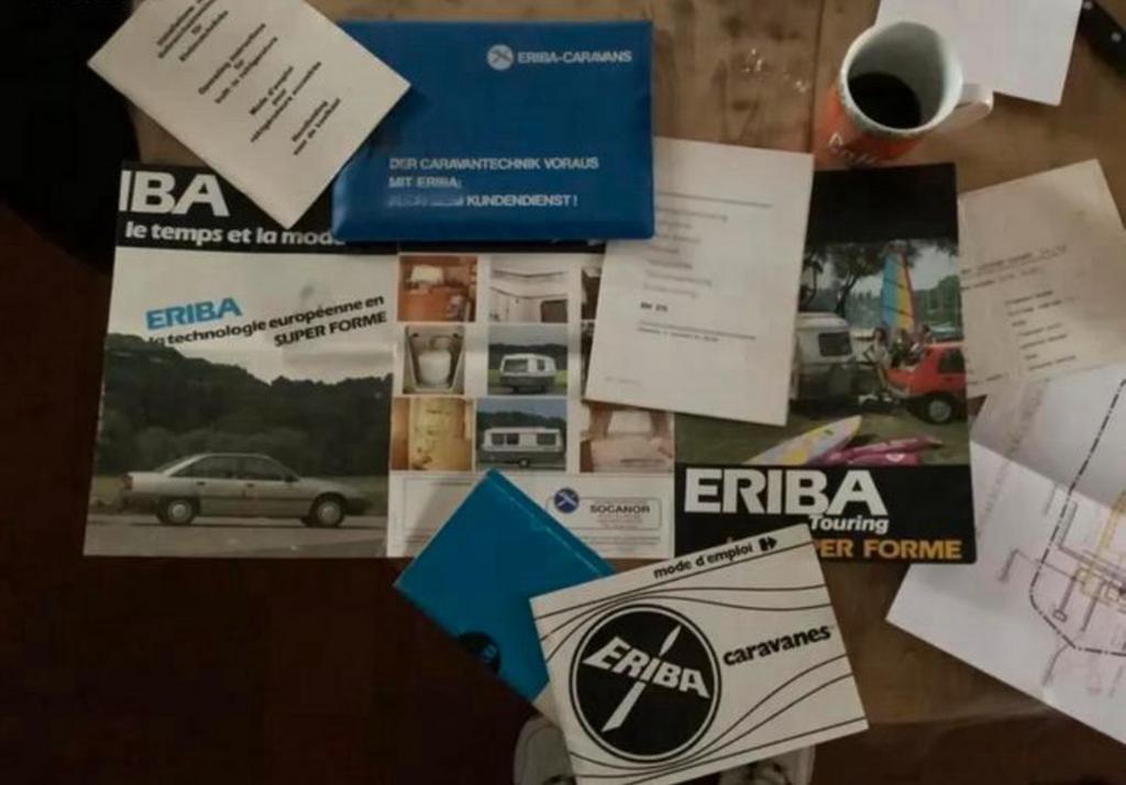 Alles documenten / handleiding voor de caravan Eriba, Ophalen, Zo goed als nieuw