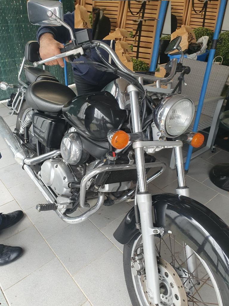Moto Shadow 125, Motos, Chopper, 2 cylindres, 125 cm³, Jusqu'à 11 kW