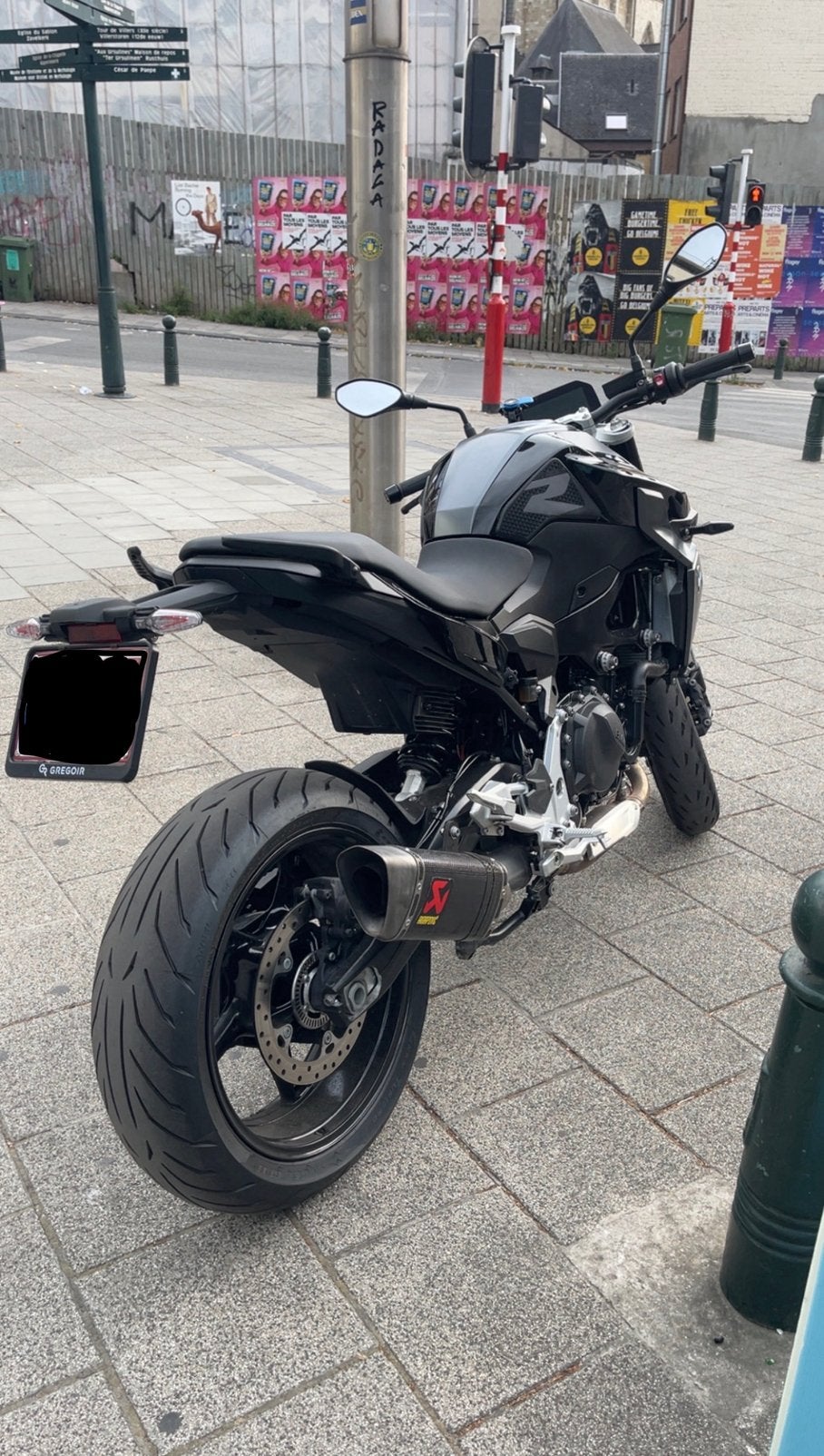 BMW F900 R 2025 triple black papiers A2 (95ch), Motos, Particulier