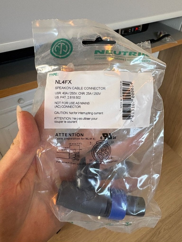 Lot Speakon NL4FX - NEUTRIK, Zakelijke goederen, Ophalen
